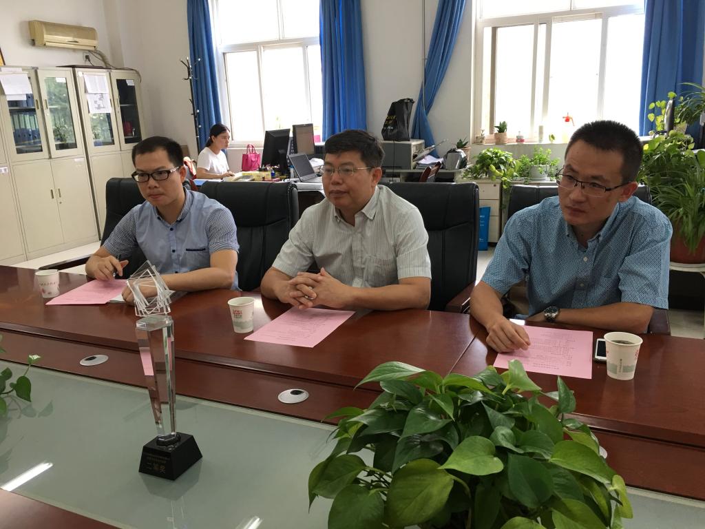 广西电力职业技术学院电力工程系副主任李盛林表示感谢