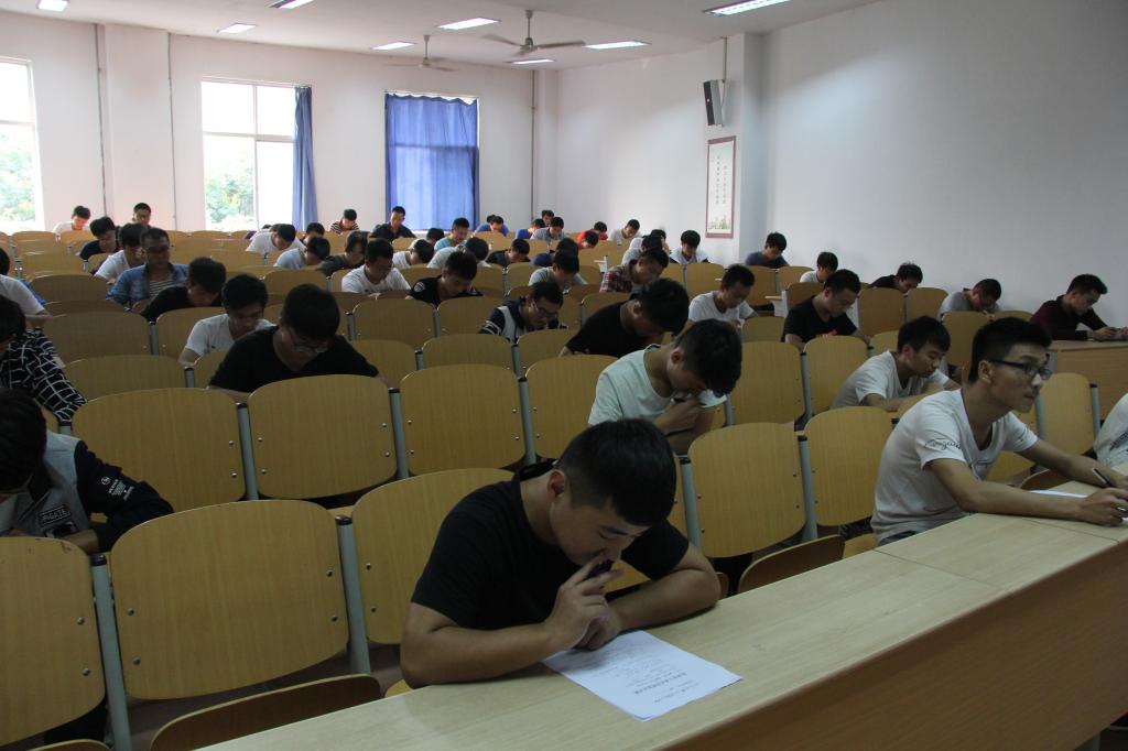 电气学院2018届欧姆龙班新学员笔试现场